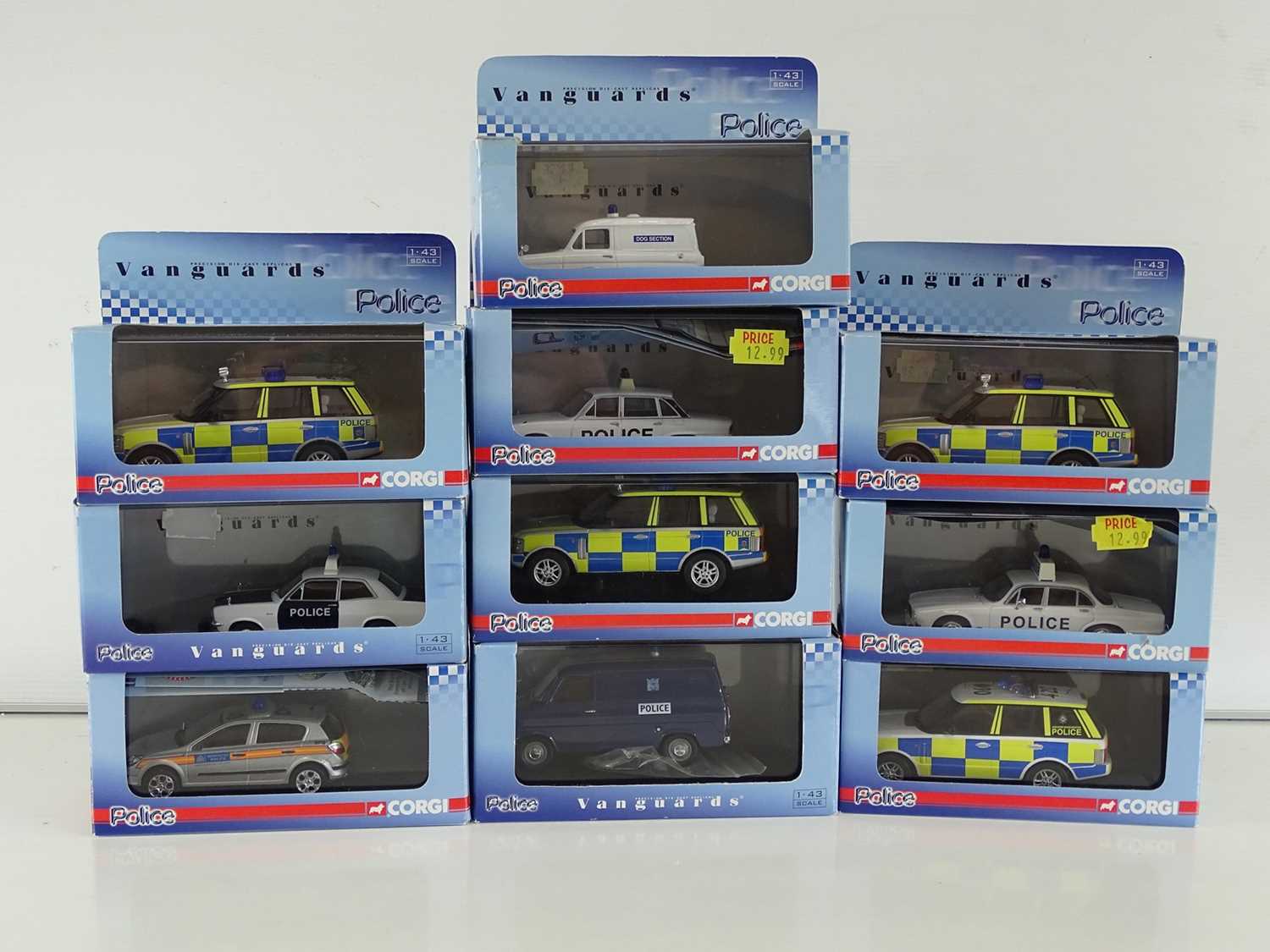 Lot 125 - A group of boxed 1:43 scale diecast police...