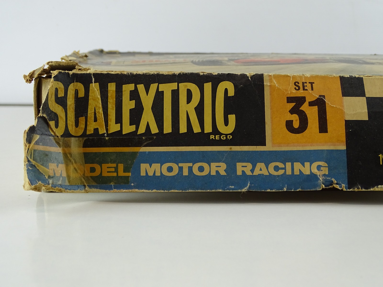 Lot 169 - A vintage SCALEXTRIC Set 31 slot racing set,