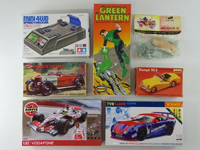 Lot 193 - A group of mixed unbuilt plastic kits by...