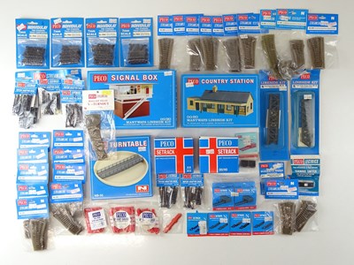 Lot 215 - A quantity of N Gauge PECO Setrack accessories...