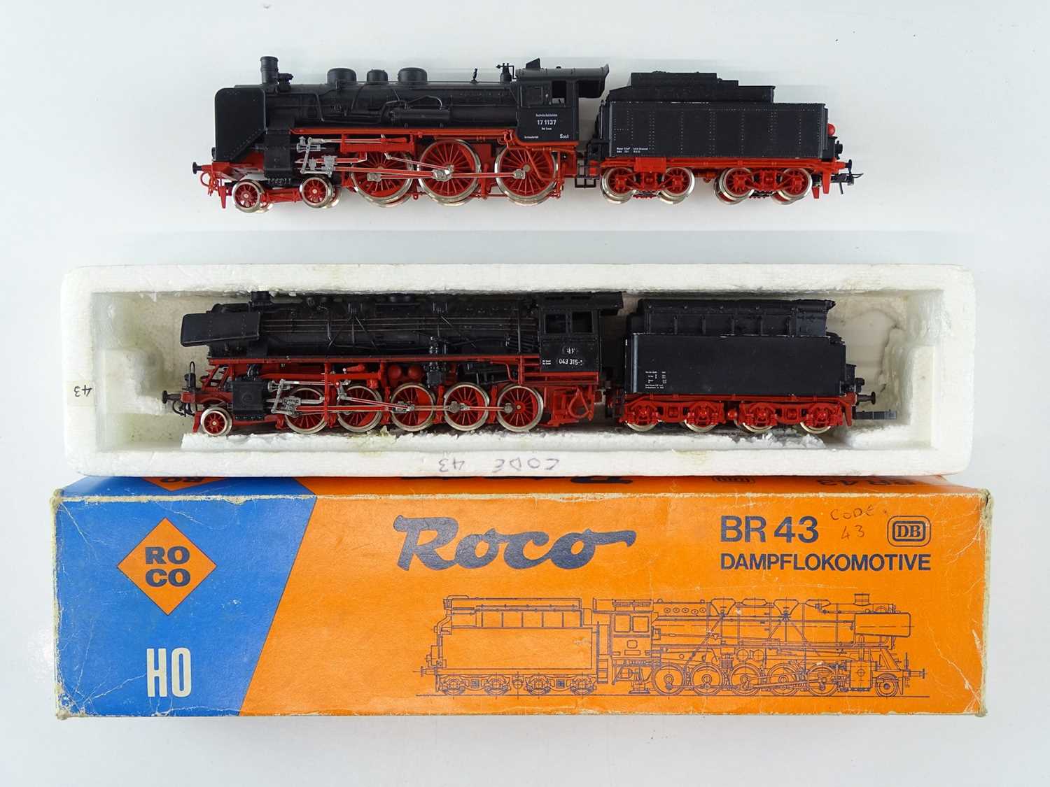 Lot 231 - A pair of German outline HO Gauge steam...