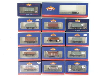 Lot 248 - A group of mixed OO Gauge wagons by BACHMANN -...