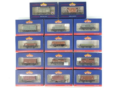 Lot 249 - A group of mixed OO Gauge wagons by BACHMANN -...