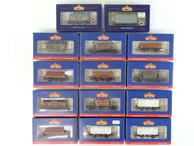 Lot 250 - A group of mixed OO Gauge wagons by BACHMANN -...