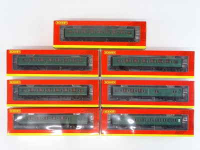 Lot 253 - A group of OO Gauge HORNBY Maunsell coaches in...