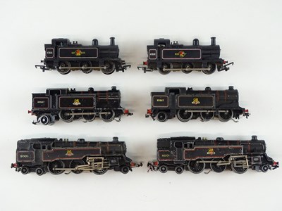 Lot 269 - A group of 2 and 3-rail OO Gauge TRI-ANG and...