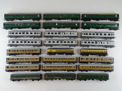 Lot 274 - A large quantity of unboxed HORNBY OO Gauge...