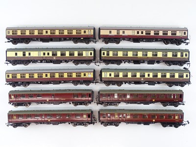 Lot 278 - A group of OO Gauge Mark 1 coaches by HORNBY...