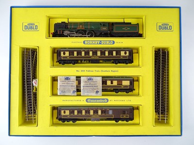 Lot 298 - A HORNBY DUBLO 2035 OO Gauge 2-rail Pullman...