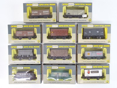 Lot 395 - A mixed group of WRENN OO gauge wagons - VG in...