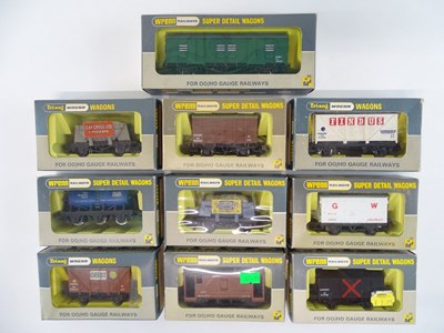 Lot 399 - A mixed group of WRENN OO gauge wagons - VG in...