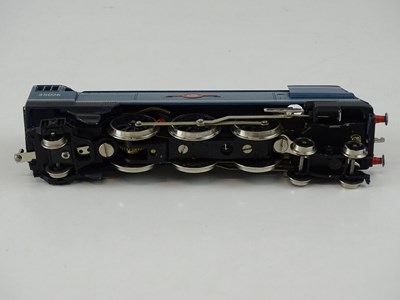 Lot 424 - A WRENN OO Gauge W2267 Bulleid Pacific steam...