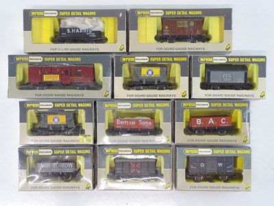 Lot 437 - A mixed group of WRENN OO gauge wagons - VG in...