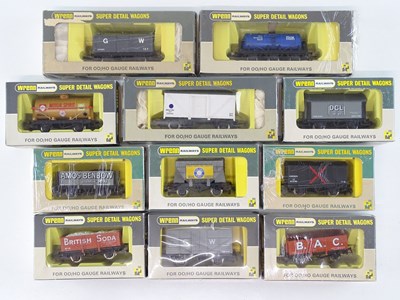 Lot 438 - A mixed group of WRENN OO gauge wagons - VG in...