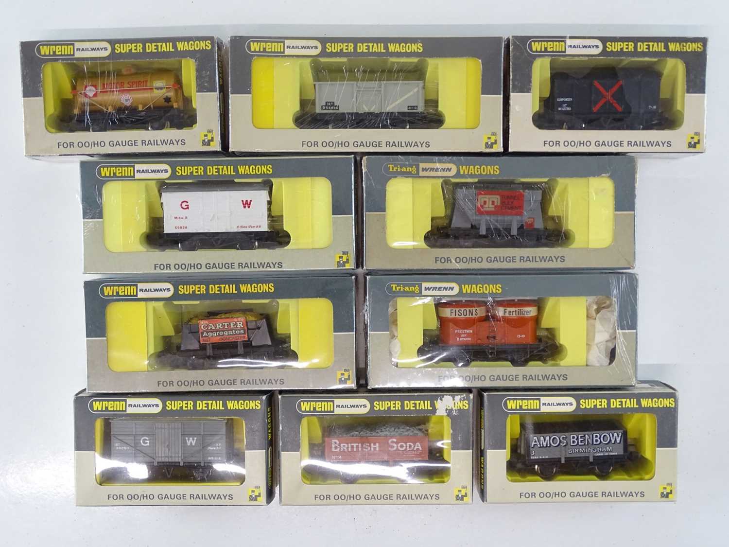 Lot 439 - A mixed group of WRENN OO gauge wagons - VG in...