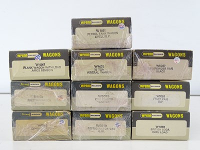 Lot 439 - A mixed group of WRENN OO gauge wagons - VG in...