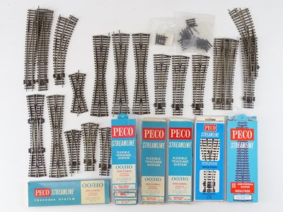 Lot 461 - A group of OO Gauge boxed and unboxed points...