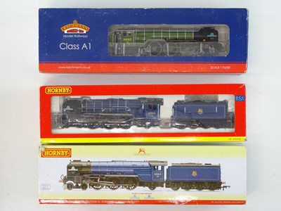 Lot 495 - A breeze of Tornados in OO Gauge comprising...