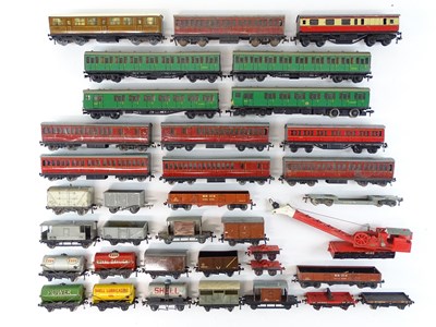 Lot 524 - A group of HORNBY DUBLO OO Gauge unboxed...