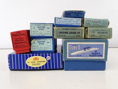 Lot 527 - A group of OO Gauge rolling stock, track and...