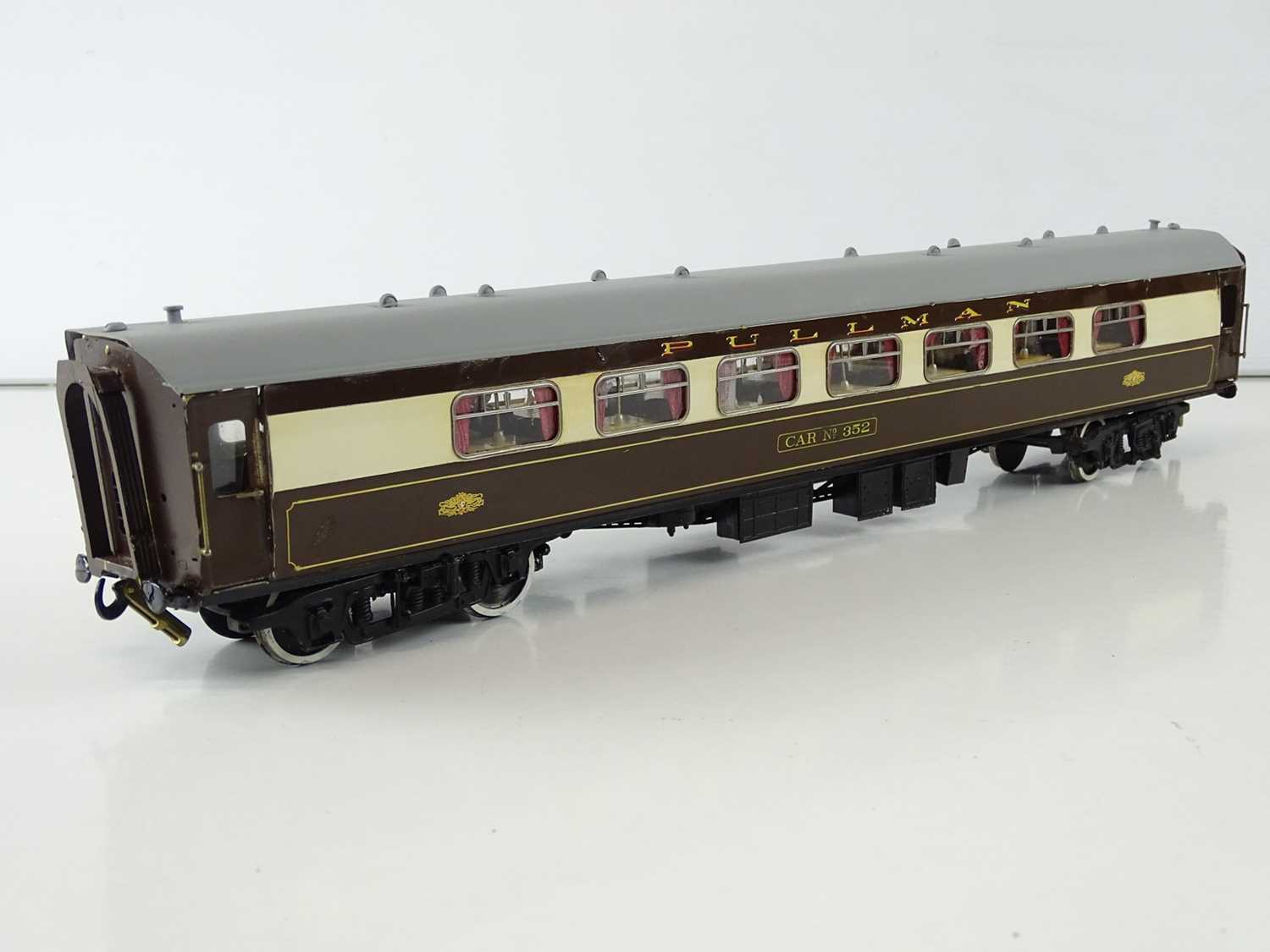 Lot 554 - A kit built finescale O Gauge Metro-Cammell...