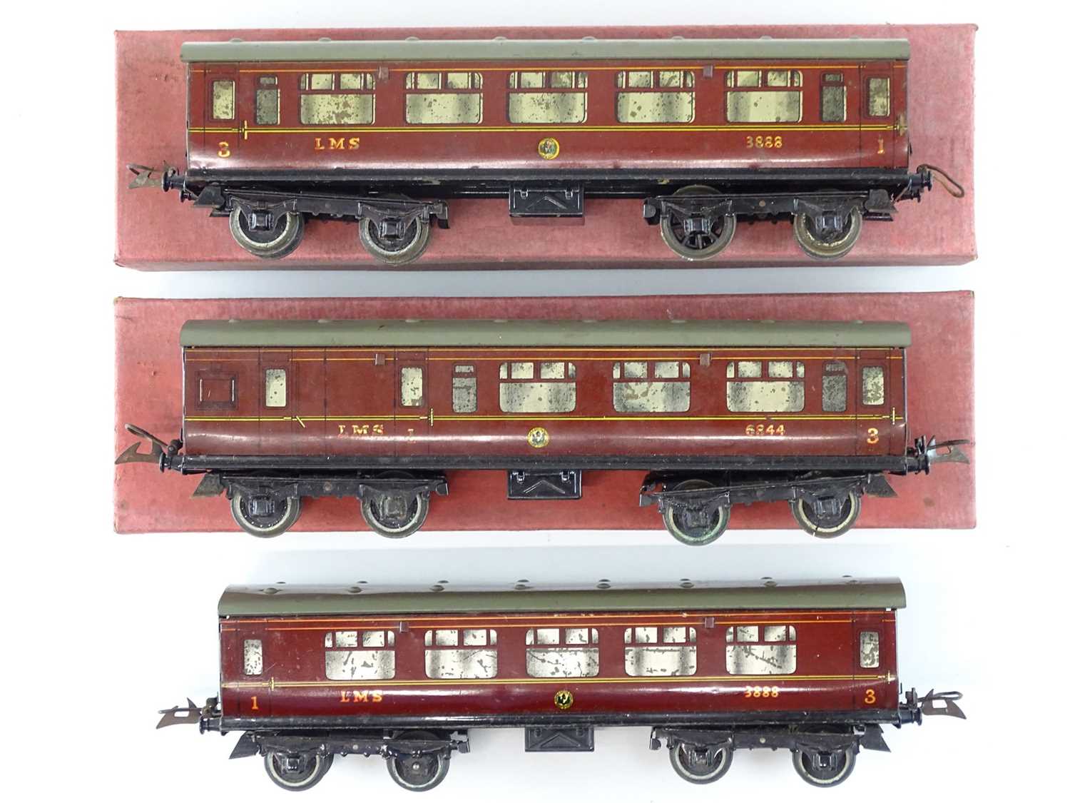 Lot 586 - A group of HORNBY O Gauge No.2 Corridor...