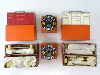 Lot 600 - A group of HORNBY O Gauge boxed accessories...