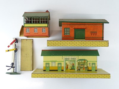 Lot 604 - A group of unboxed HORNBY O Gauge tinplate...