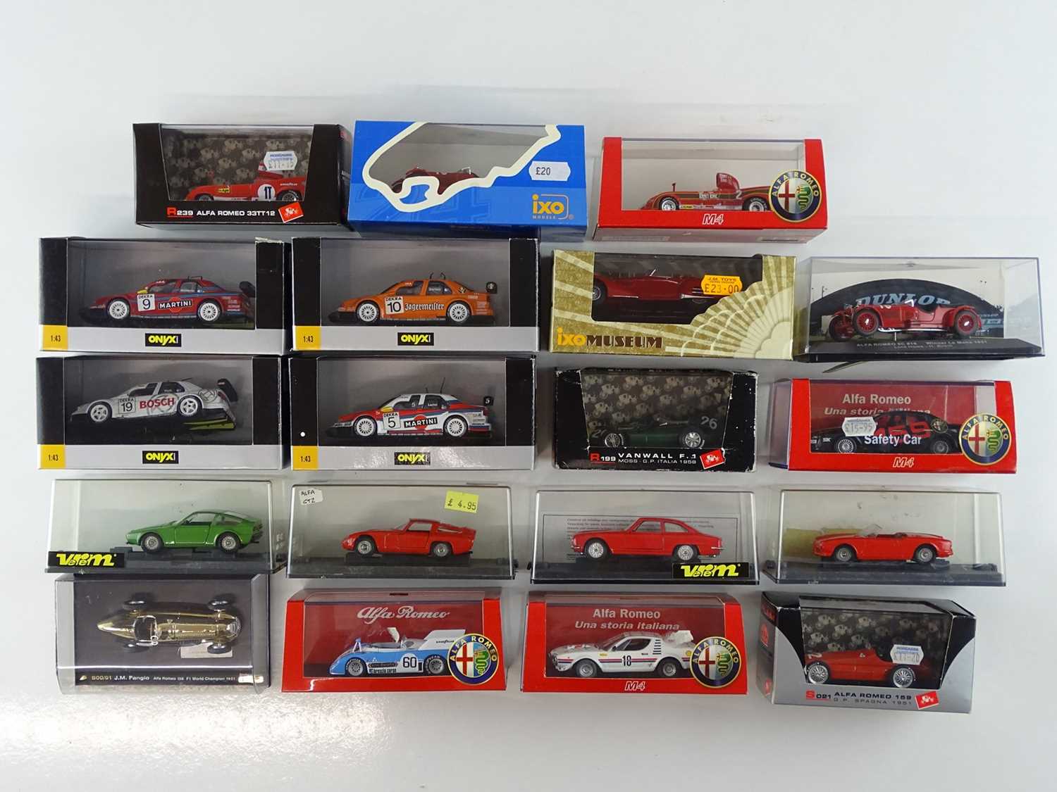 Lot 88 - A large quantity of 1:43 scale diecast...