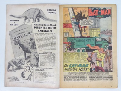 Lot 13 - DETECTIVE COMICS: BATMAN #318 - (1963 - DC -...