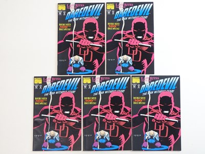 Lot 319 - DAREDEVIL #300 - (5 in Lot) - (1992 - MARVEL) -...