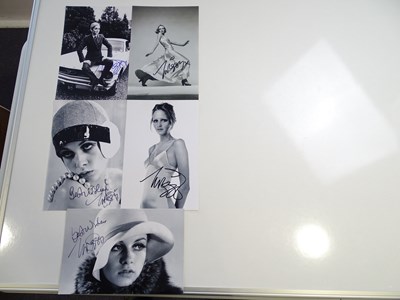 Lot 698 - TWIGGY - various signed photos of Twiggy (5 in...