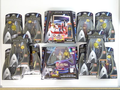 Lot 461 - A large collection of STAR TREK Warp...