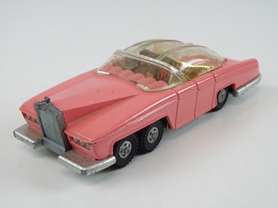 Lot 172 - A group of DINKY TV related models comprising...