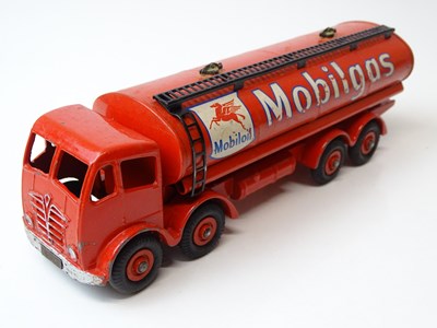 Lot 194 - A DINKY 941 Foden 14-ton tanker "Mobilgas",...