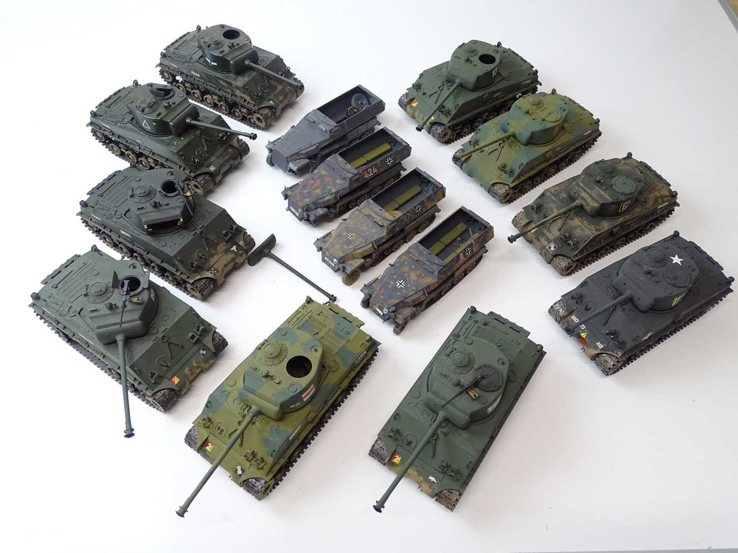 Lot 221 - A quantity of kit built tanks and military...