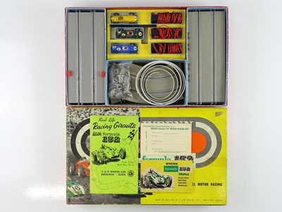 Lot 226 - A WRENN Formula 152 set 3 slot racing set-...