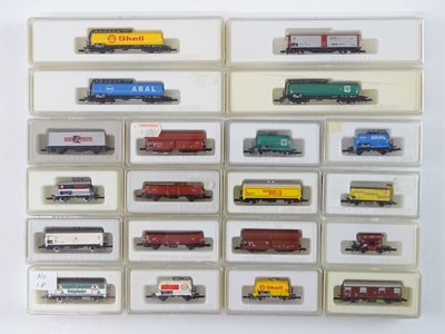 Lot 240 - A mixed group of MARKLIN Z gauge wagons - VG...