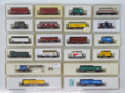 Lot 246 - A mixed group of MARKLIN Z gauge wagons - VG...