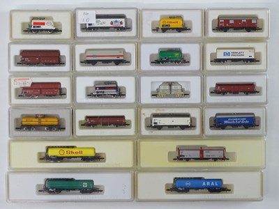 Lot 247 - A mixed group of MARKLIN Z gauge wagons - VG...