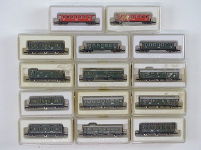 Lot 251 - A mixed group of MARKLIN Z gauge 4 and 6 wheel...