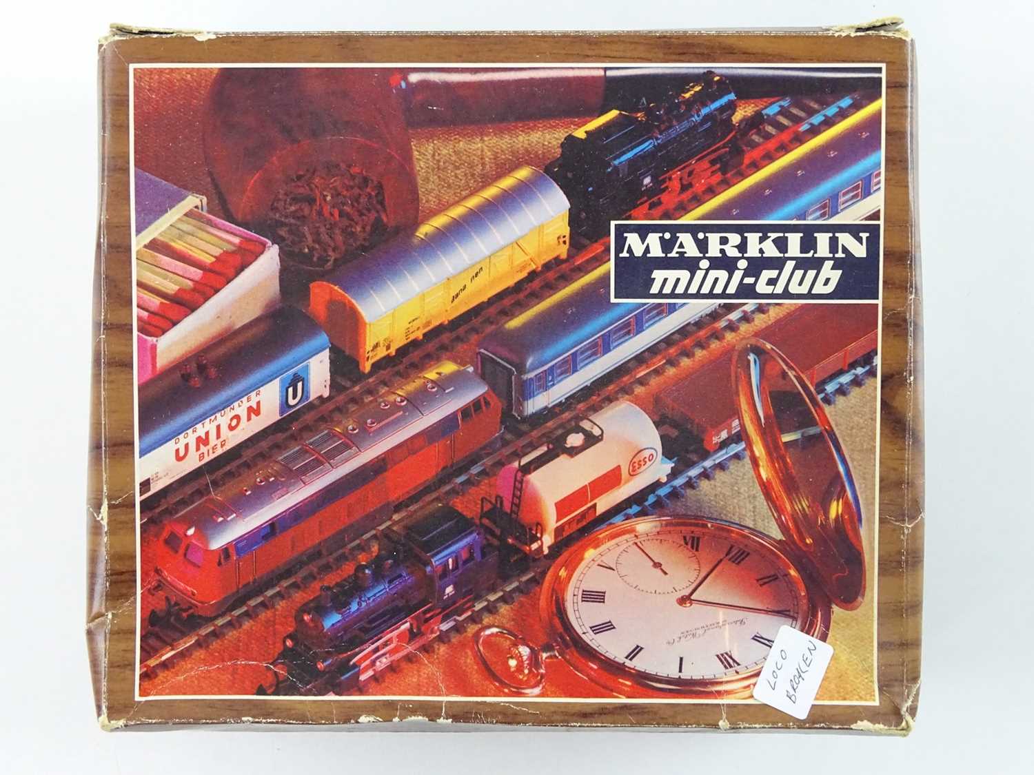 Lot 259 - A MARKLIN 8902 Z gauge train pack / set...