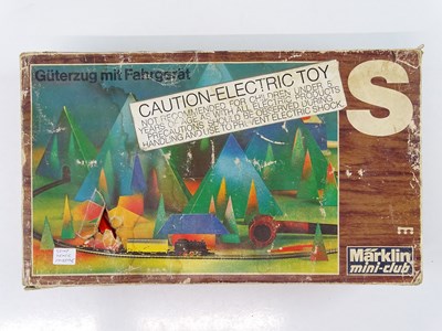 Lot 260 - A MARKLIN 8907 Z gauge starter train set...