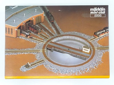 Lot 261 - A MARKLIN 8998 Z gauge electric turntable,...