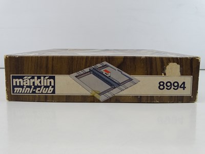 Lot 262 - A MARKLIN 8994 Z gauge electric transfer table,...