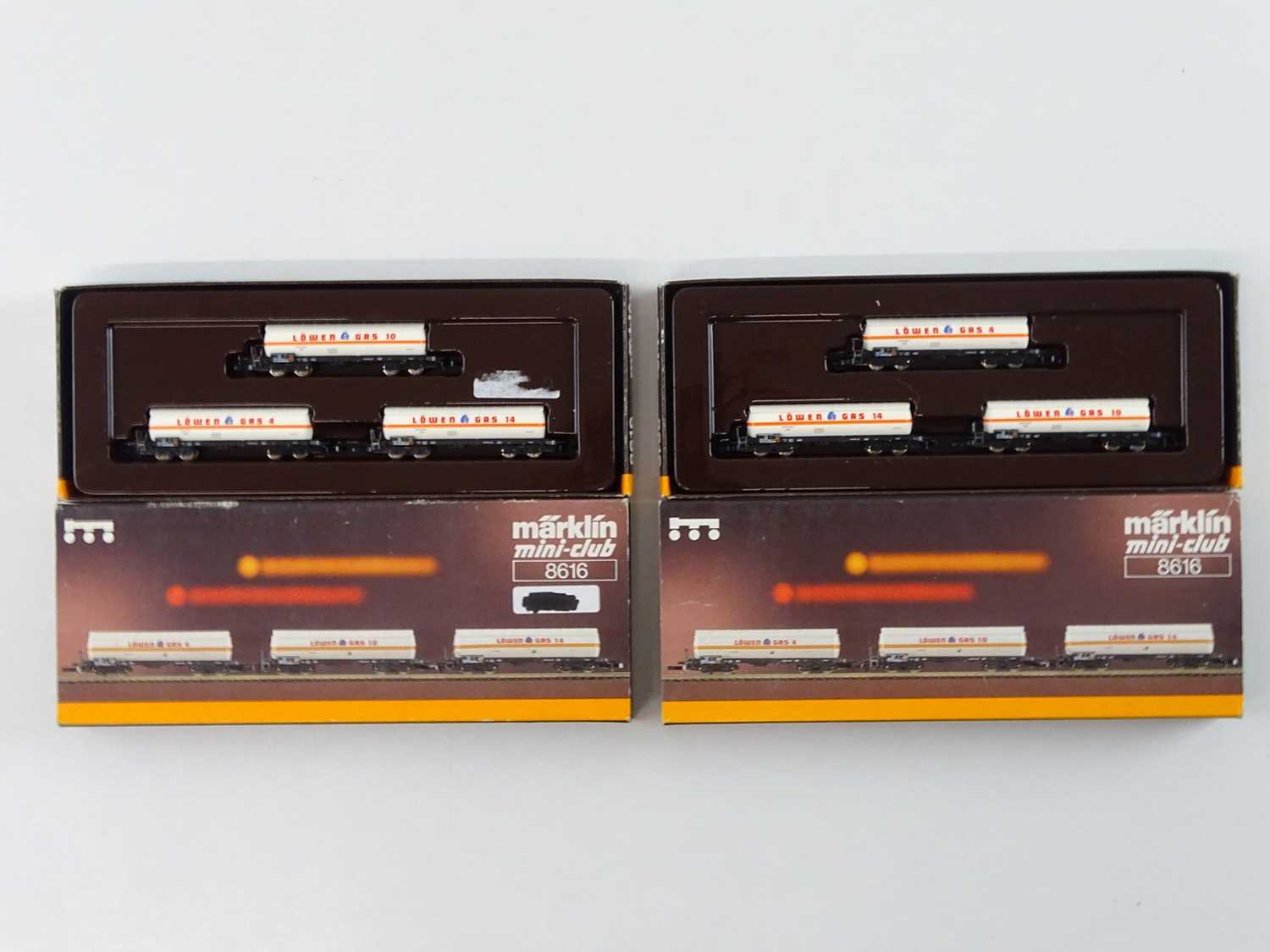 Lot 266 - A pair of MARKLIN Z gauge wagon packs...