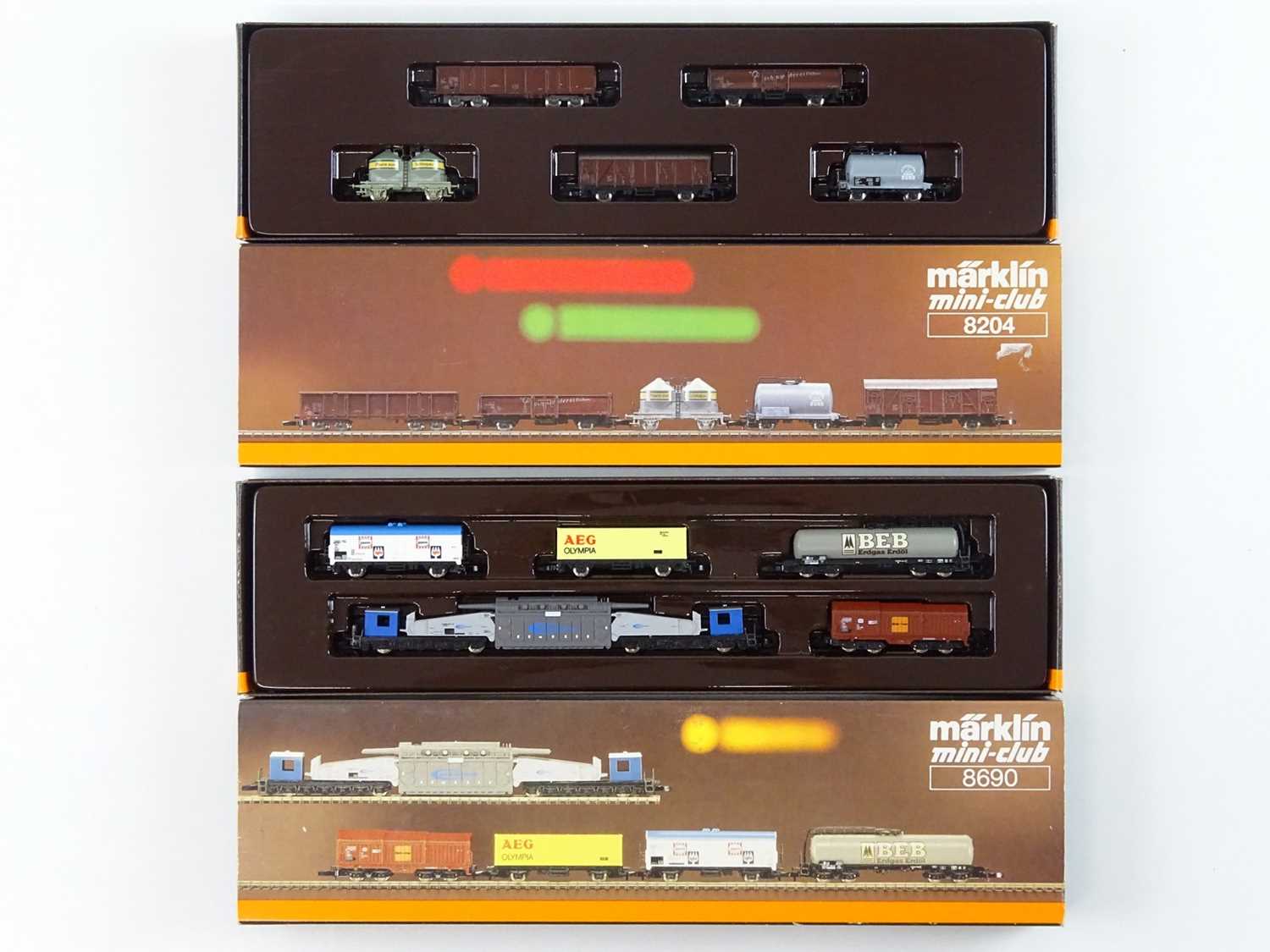 Lot 267 - A pair of MARKLIN Z gauge wagon packs...