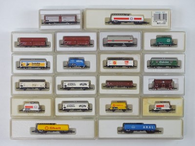 Lot 270 - A mixed group of MARKLIN Z gauge wagons - VG...