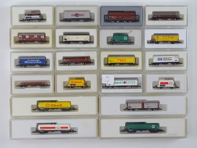 Lot 271 - A mixed group of MARKLIN Z gauge wagons - VG...