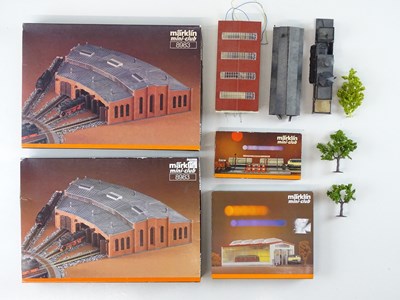 Lot 278 - A group of MARKLIN Z gauge unbuilt plastic...